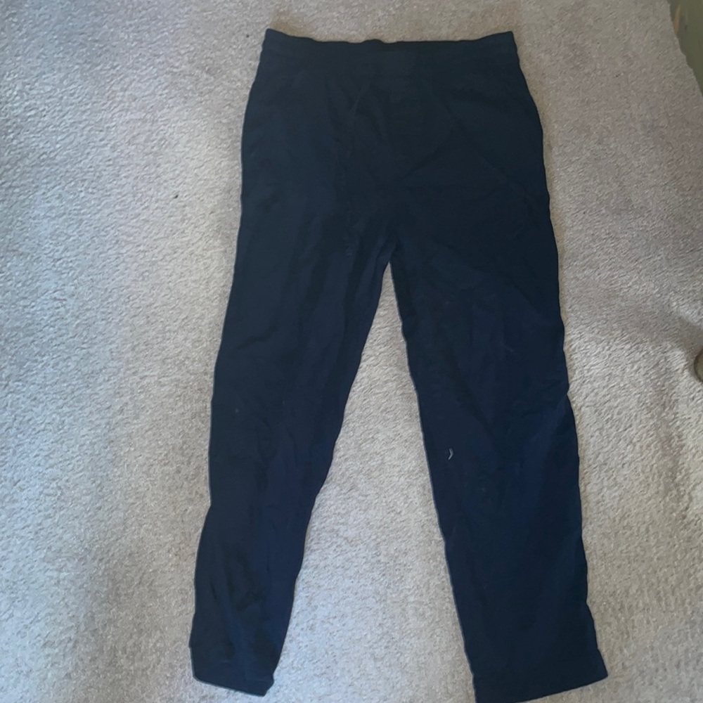 Cropped navy blue pants